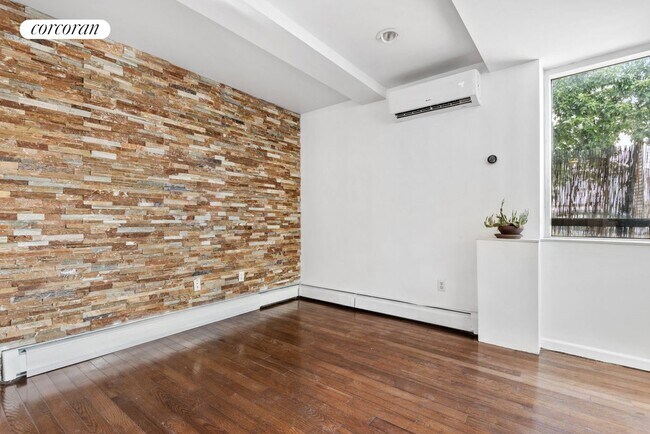 Building Photo - 117 Kingsland Ave