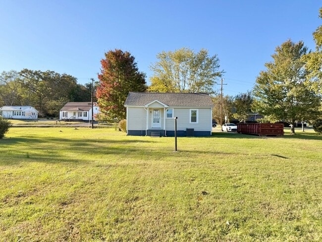 Building Photo - 211 Sanderson Dr