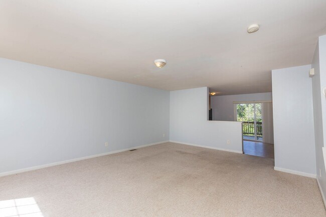 Building Photo - 3 Bed, 2.5 Bath in Martinsburg