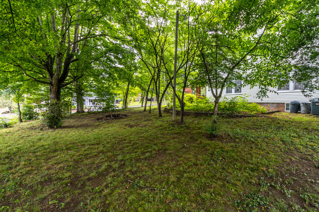 Building Photo - 3224 Garden Dr