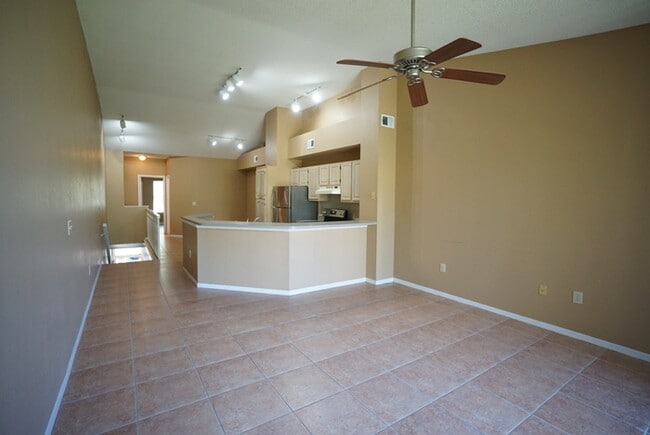 Building Photo - Harbour Island ? Resort Style Living in a ...