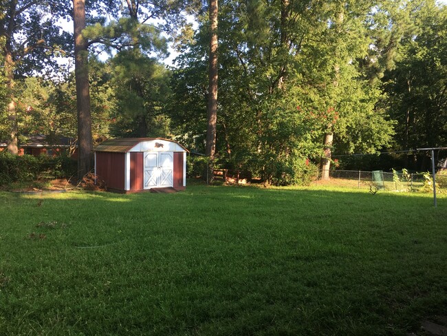 Building Photo - 3/2 with fenced yard