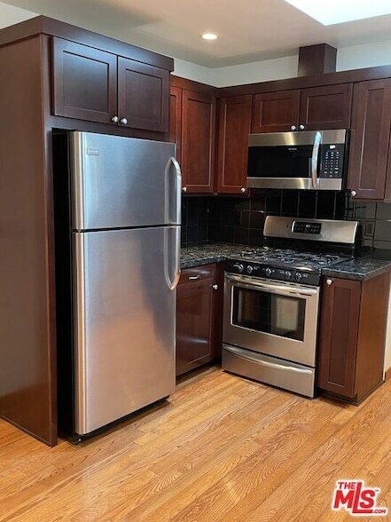 Building Photo - 926 California Ave