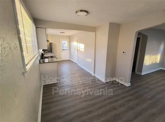 Building Photo - 881 Miller Ave