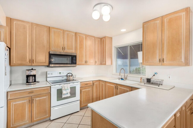 Building Photo - 220 N 22nd Pl