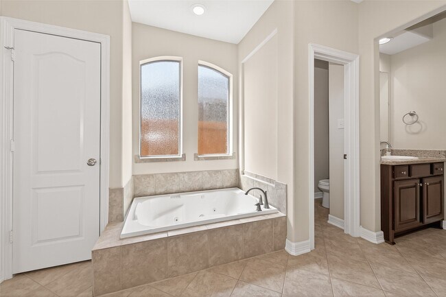 Building Photo - 4311 Red Oak Grove Ct