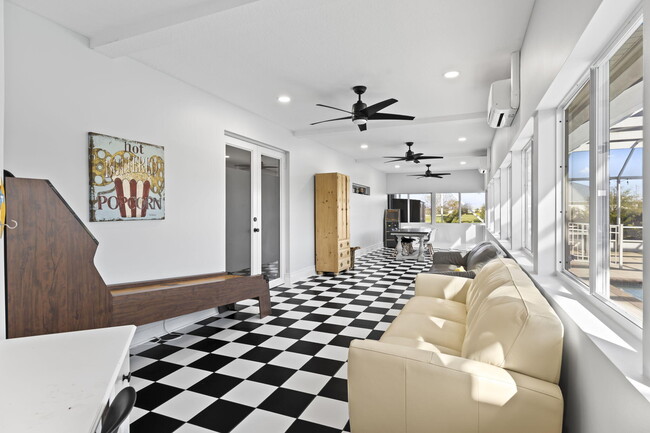 Building Photo - 8135 White Fences Ln