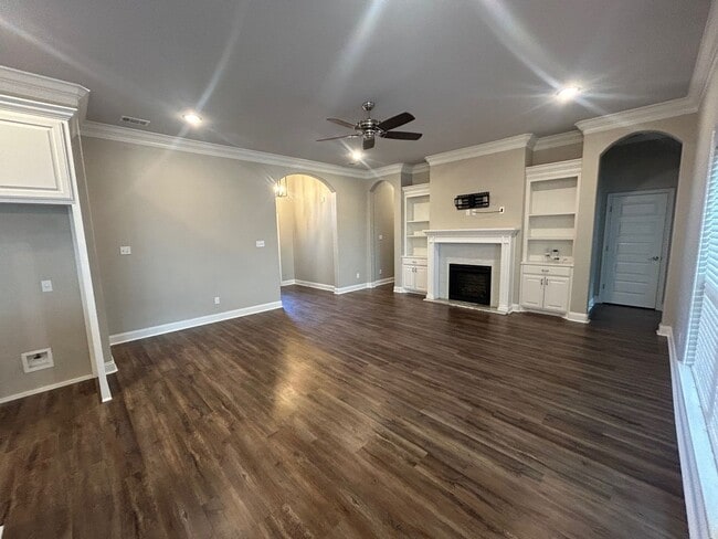 Building Photo - Beautiful Midway ISD Home