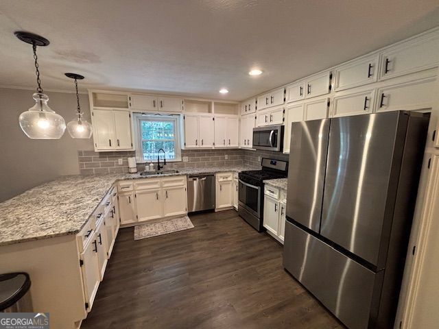 Building Photo - 1015 Castlewood Dr