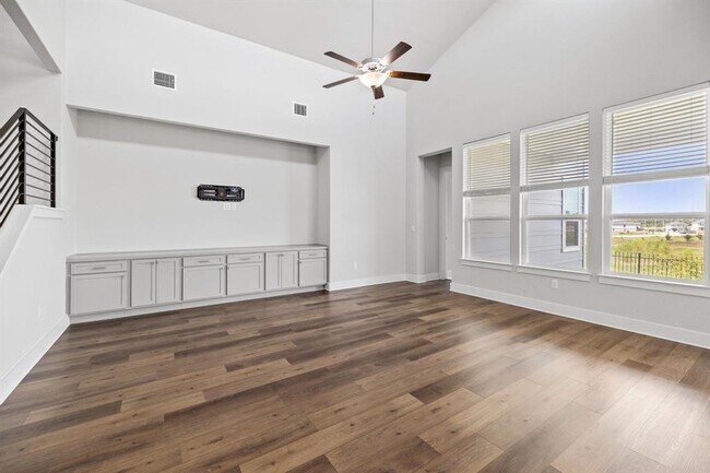 Building Photo - 11000 Charger Wy