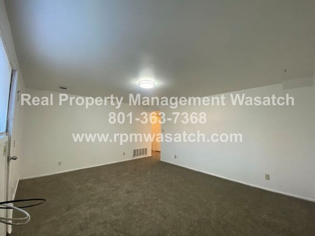 Building Photo - 448 Penney Ave S