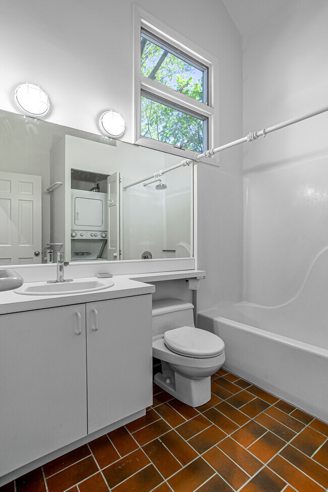 Bathroom - 109 Murray St