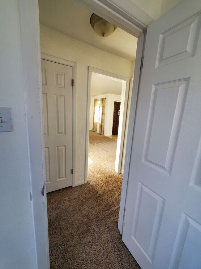 Building Photo - 3 Bed Home in Denver's Athmar Park