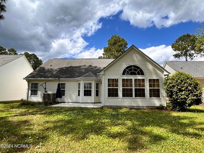 Building Photo - Beautiful brick home in sought-after Sandp...