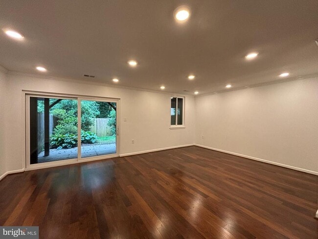 Building Photo - 8022 Inverness Ridge Rd