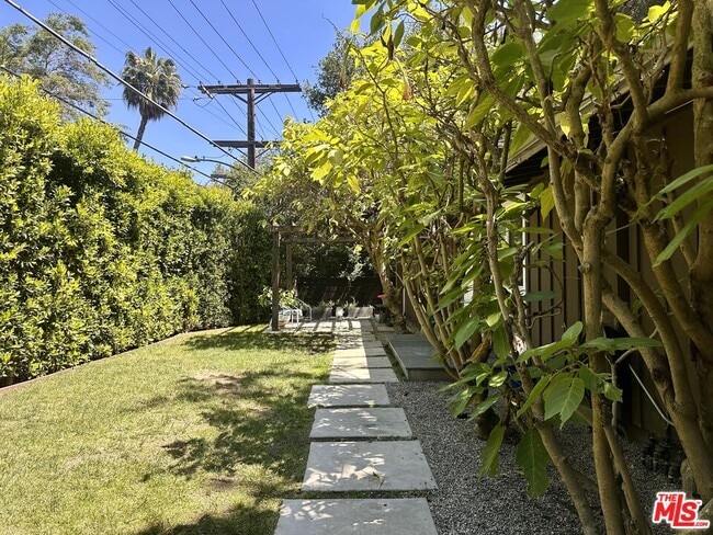 Building Photo - 8350 Lookout Mountain Ave