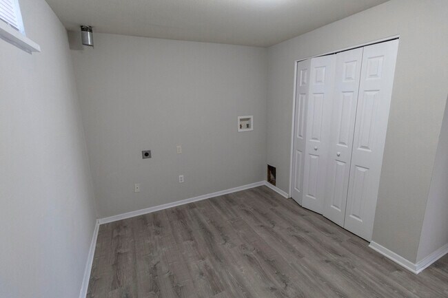 Building Photo - 319 West Blvd N