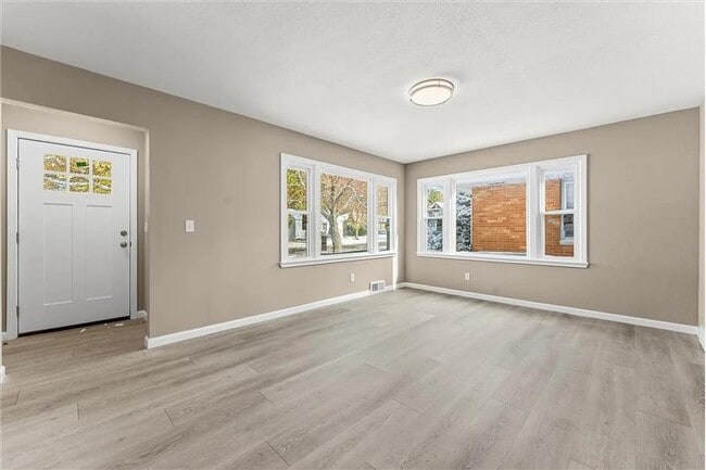 Building Photo - 1407 W Clark St