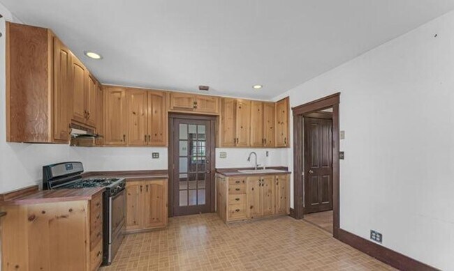 Building Photo - 3 Bedroom 1 Bath Apartment In Jerome contact Property Pros Property Management
