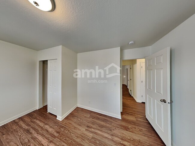 Building Photo - 5739 Impressions Dr