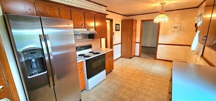 Building Photo - Welcome to this charming 2 bedroom, 1 bath...