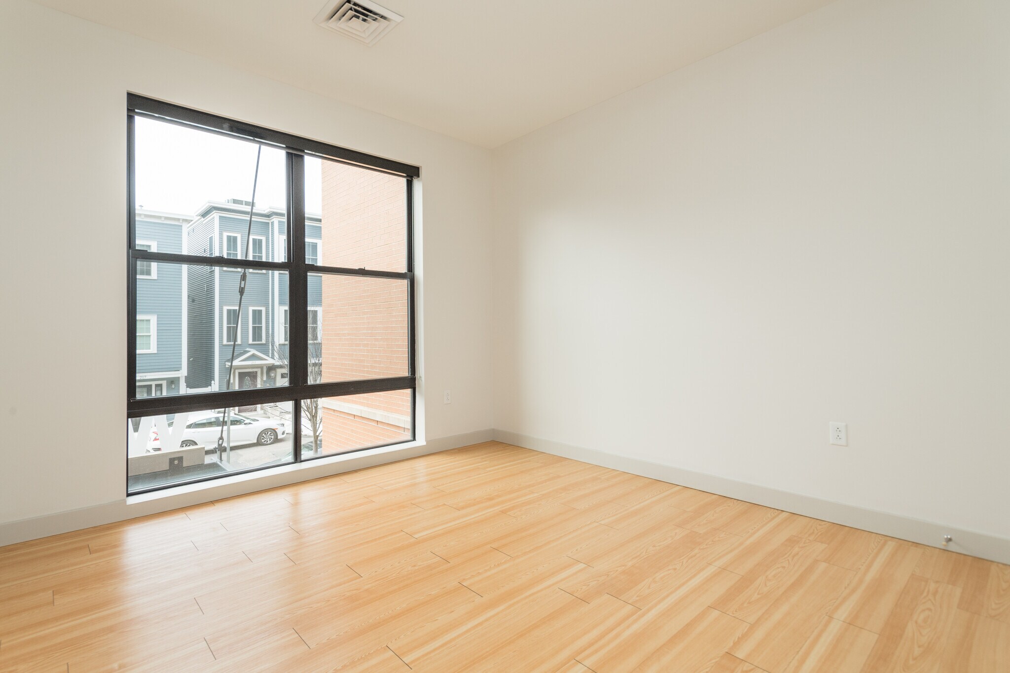 Building Photo - 320 D St