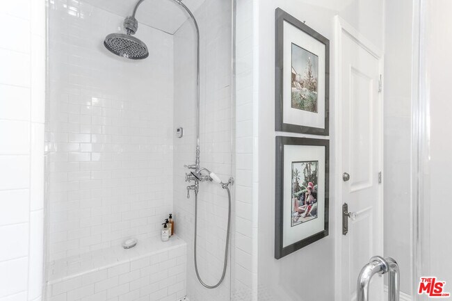 Building Photo - 1424 N Crescent Heights Blvd