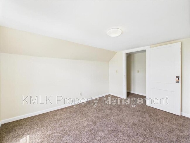 Building Photo - 689 Kenmore Blvd