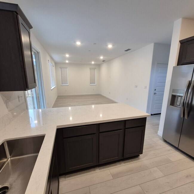 Building Photo - Brand New 4 Bedroom Home in Lennar's Cyan Community