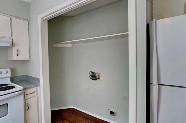 Building Photo - 2008 West Loop