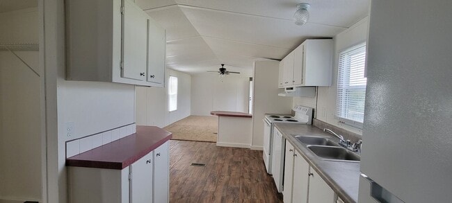 Building Photo - Ready to Move in