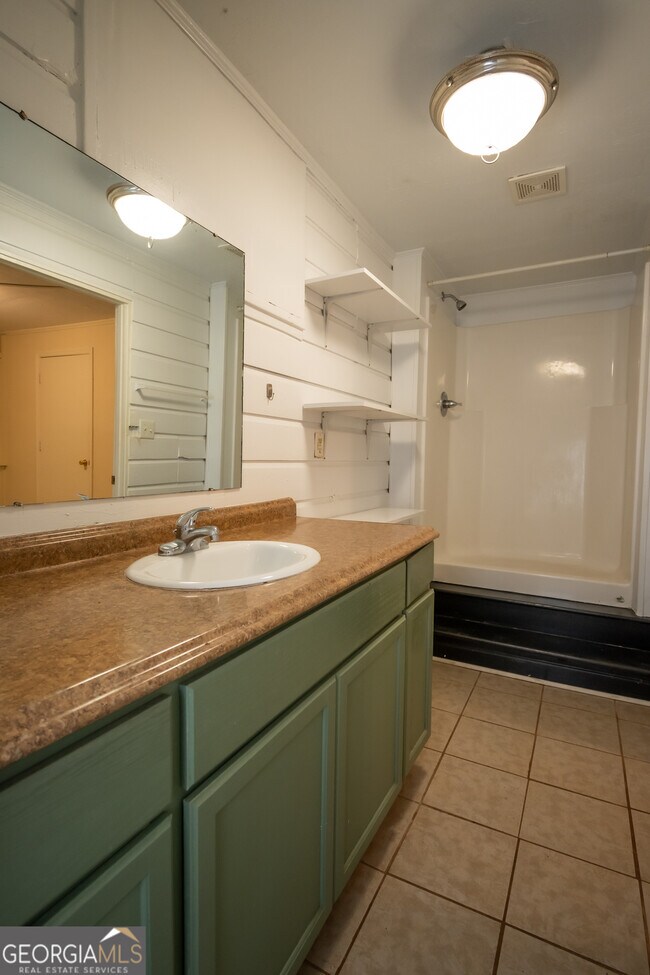 Building Photo - 175 Habersham Way
