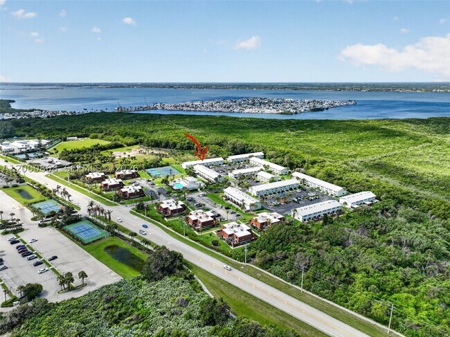 Building Photo - 9425 S Ocean Dr