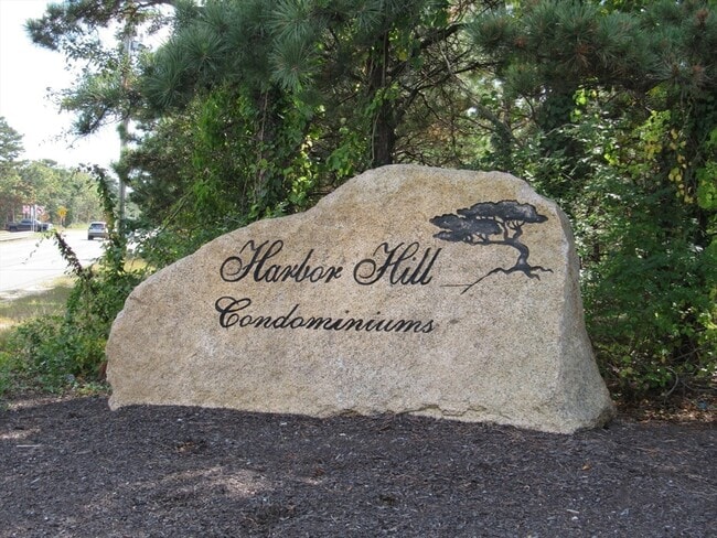 Building Photo - 45 Harbor Hill Dr
