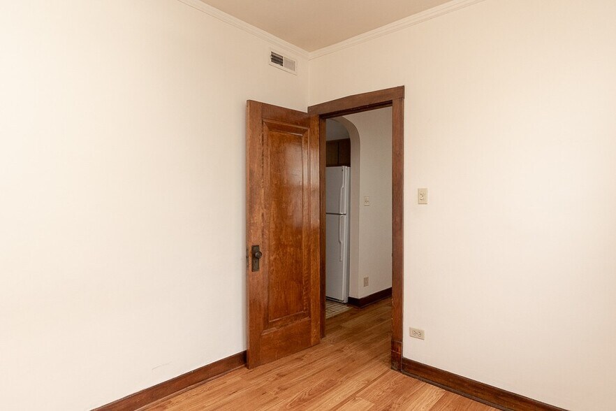 Building Photo - 3632 N Paulina St