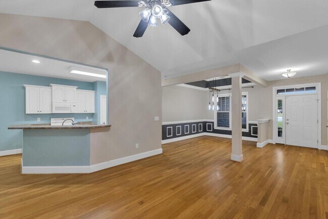 Building Photo - Great location between Wilmington and Jack...