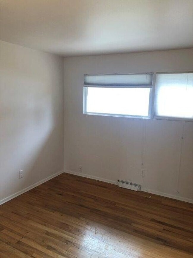 Building Photo - Beautiful Northside 3 Bedroom 2.5 Bath near the Indian Trail!