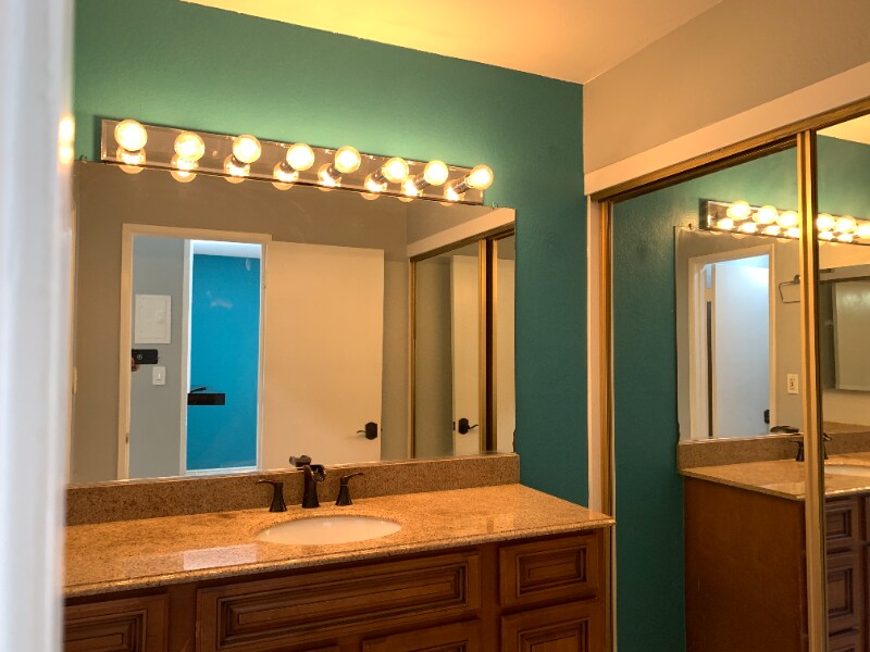 Building Photo - 1040 W MacArthur Blvd