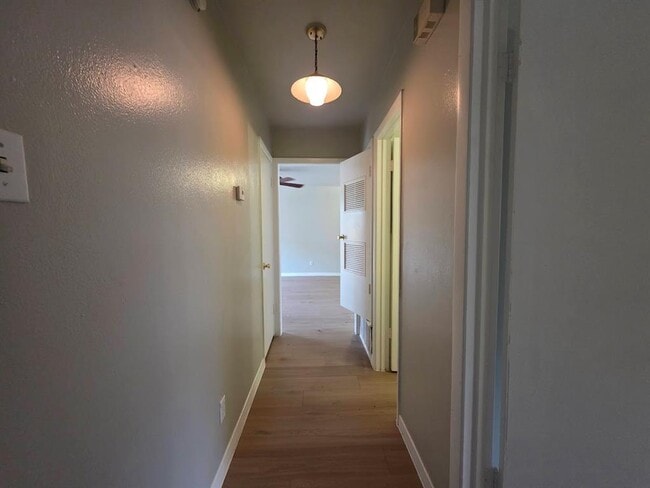 Building Photo - 701 E 45th St