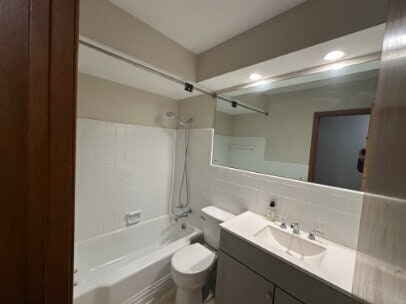 Building Photo - "Charming 4-Bed Retreat in Edina: Spacious 2142 Sq Ft with Hardwood Elegance & Cozy Fireplaces!"