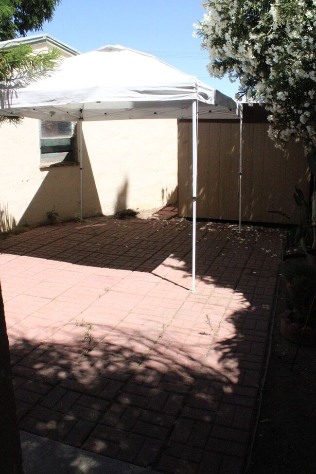 Building Photo - Updated One Bedroom, One Bathroom Duplex n...