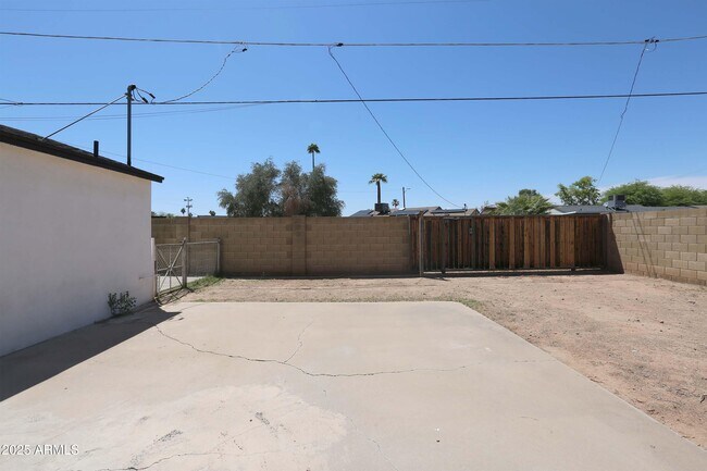 Building Photo - 3822 N 11th Ave