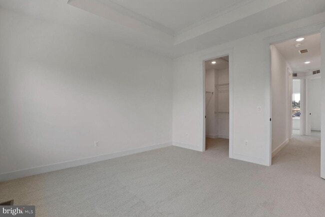 Building Photo - 5041 Bigleaf Rd