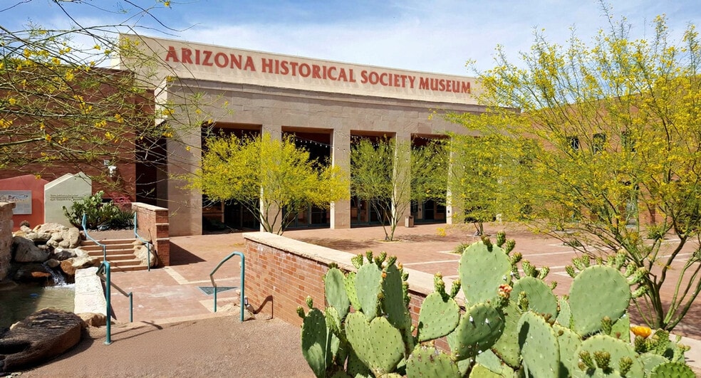 Building Photo - 1260 E University Dr