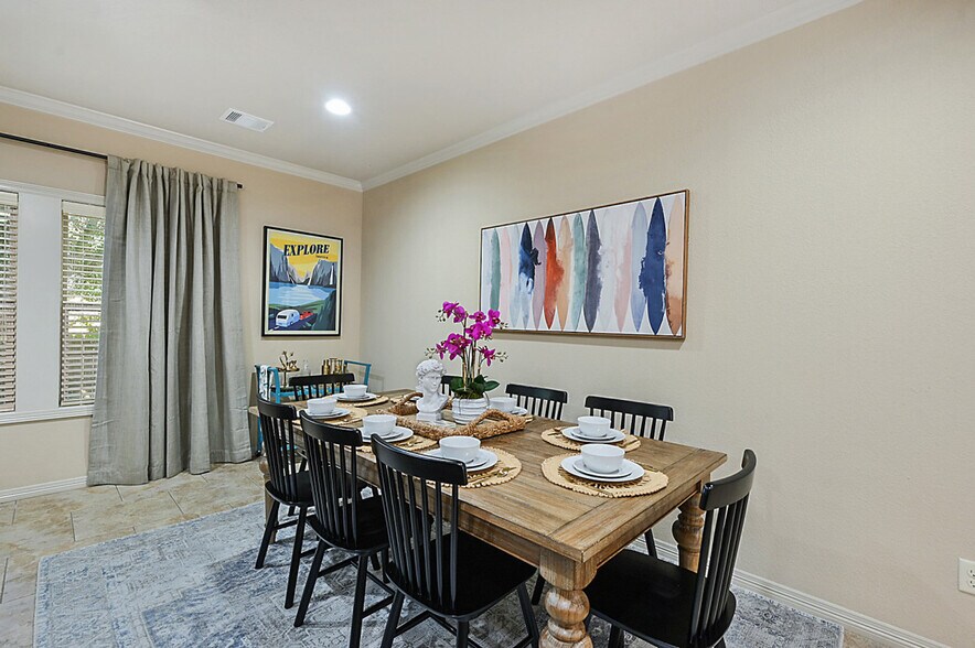 Building Photo - 1416 Cres Ridge Dr