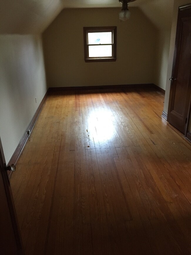 Building Photo - 3172 Mozart Ave