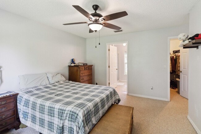 Building Photo - 1007 Jacaranda Cir