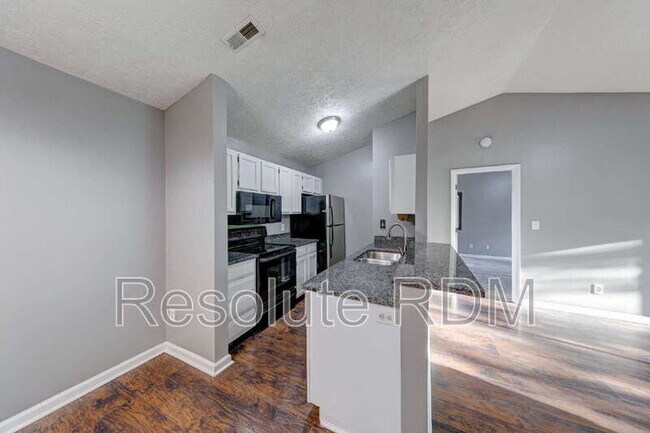Building Photo - 4470 Village Ln