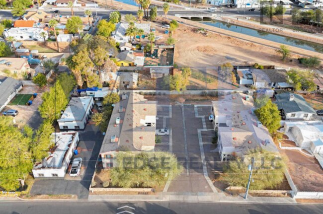 Building Photo - 3Bed/2.5Bath Townhouse at 24th St/Thomas! Ready for Immediate Move-In!