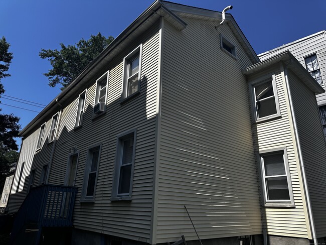 Building Photo - 47 Edwards St